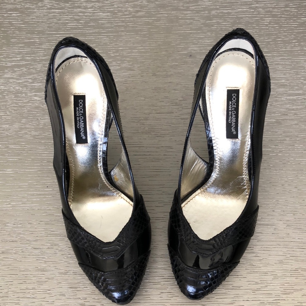 Dolce & gabbana snake pantent black pumps size 6